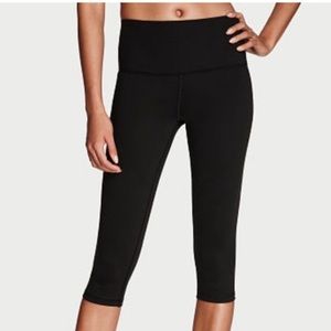 Victoria’s Secret Knockout Crop Legging